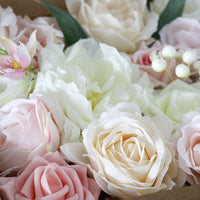Boîte à fleurs de mariage Roses roses et blanches