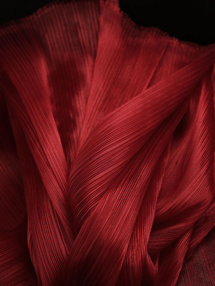 Tissu de style de robe de mariée à texture plissée brillante rouge vin