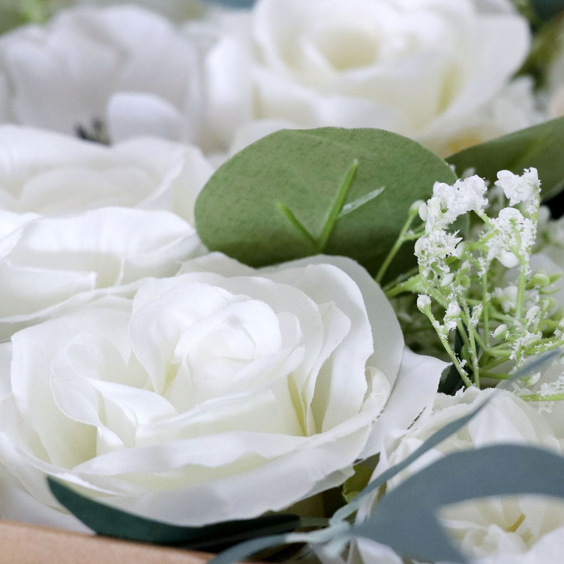 Boîte à fleurs de mariage Roses blanches et pivoines