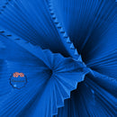 Tissu froissé en organza plissé bleu Klein 6324