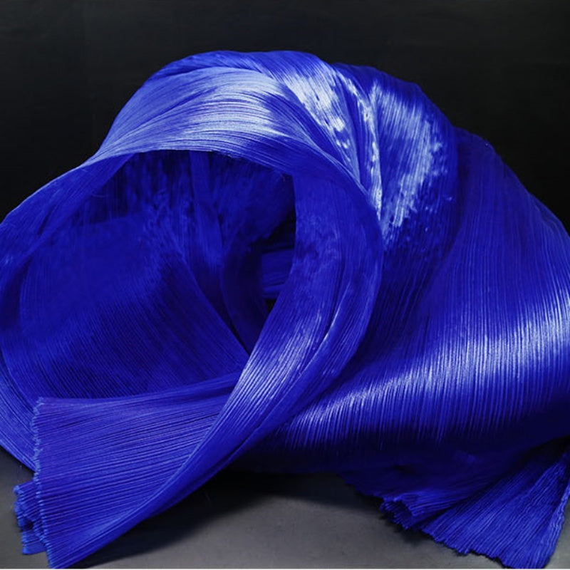 Tissu de style pour robe de mariée à texture plissée brillante bleu Klein