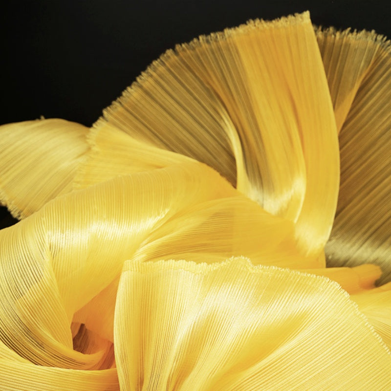 Tissu de style de robe de mariée à texture plissée brillante jaune