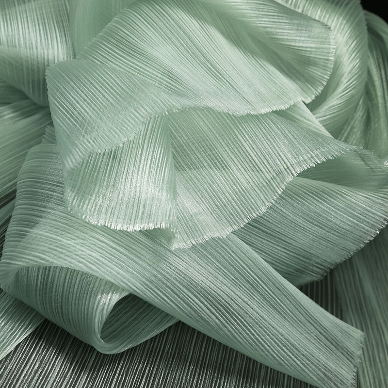 Tissu de style de robe de mariée à texture plissée brillante vert gris clair