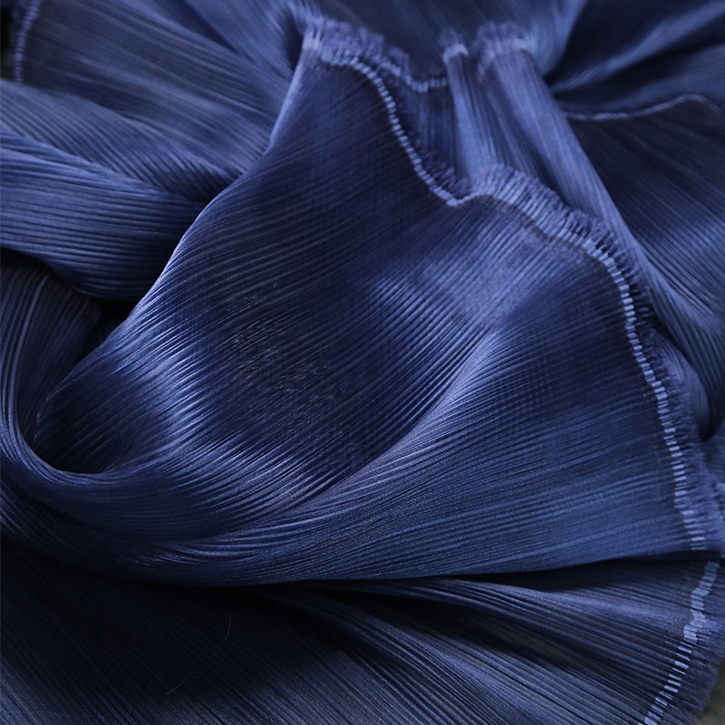 Tissu de style de robe de mariée à texture plissée brillante bleu marine