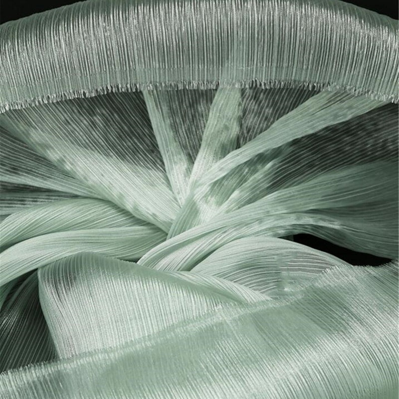Tissu de style de robe de mariée à texture plissée brillante vert gris clair