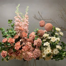 Arrangement de luxe avec hortensia rose, palmier, jacinthe, fleurs de mariage, arrangement au sol