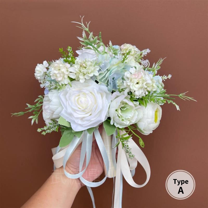 Flowerva simulation de mariage de noeud de mariée tenant des bouquets et des décorations et des paysages de tir