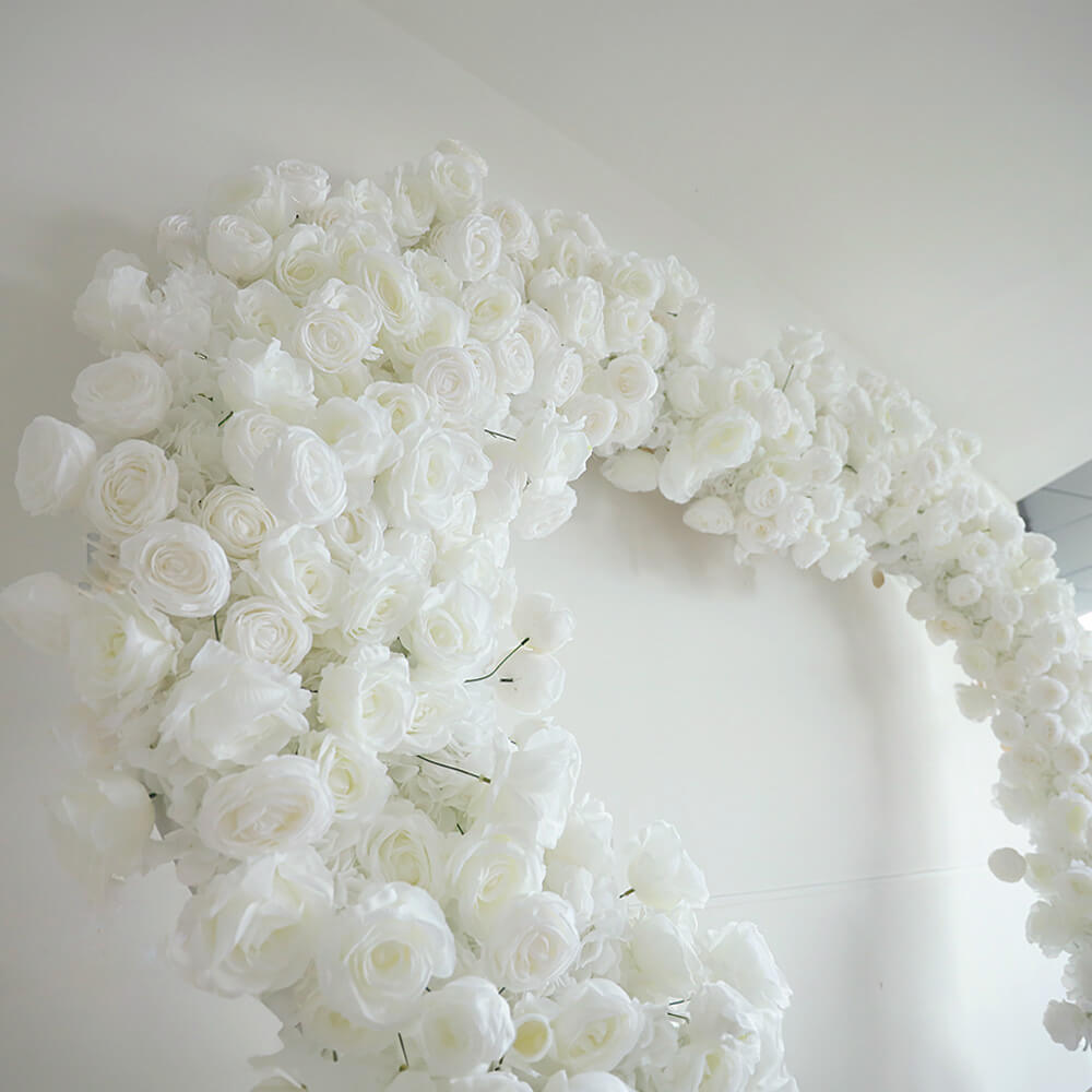 Flowerva Mur de roses blanches de 2,4 m, atmosphère romantique, décoration de mariage en forme de cœur, intérieur